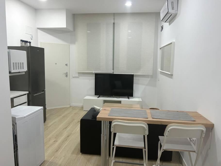 Estudio Avd. Velazquez Малага Екстериор снимка